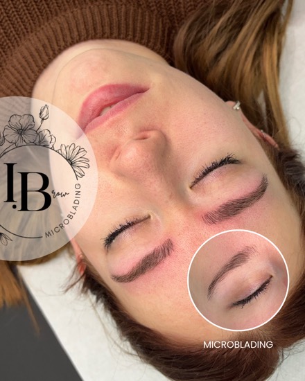 Résultat microblading sur sourcils clairsemés : redessinés poil par poil, avant en médaillon.